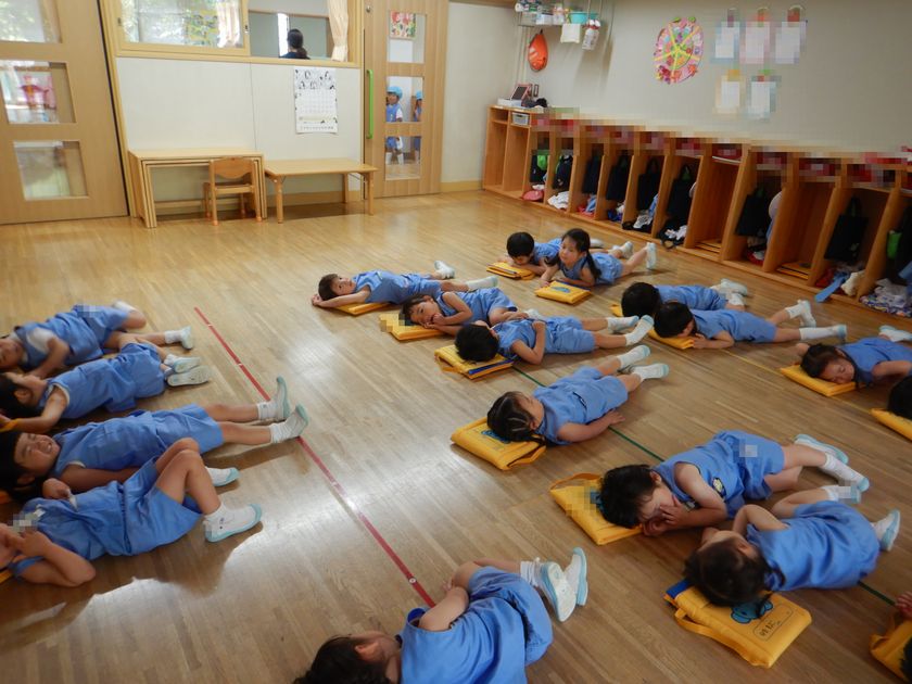 暑い日、水遊びの後は休息もしっかりと