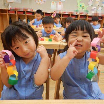 七夕制作をする年少組