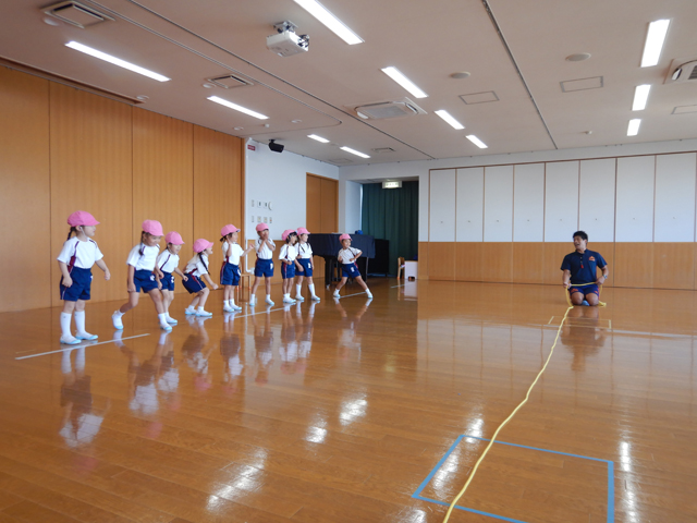 体育をしている子ども