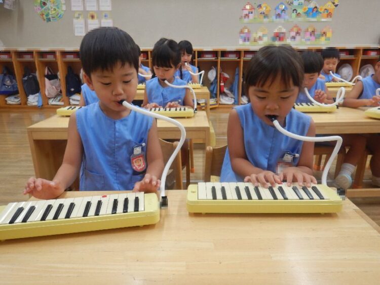 鍵盤ハーモニカ