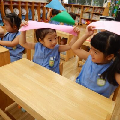 折り紙を折る