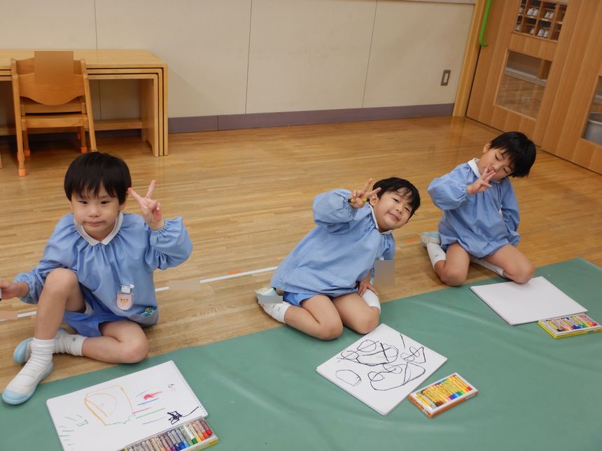 絵を描く子ども