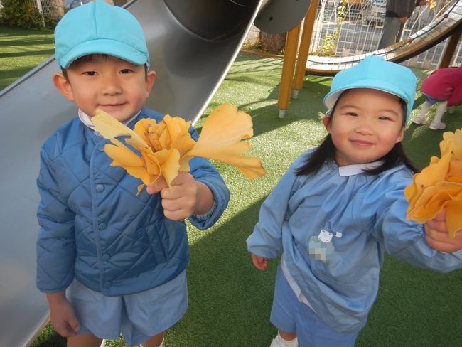 秋を楽しむ年少児