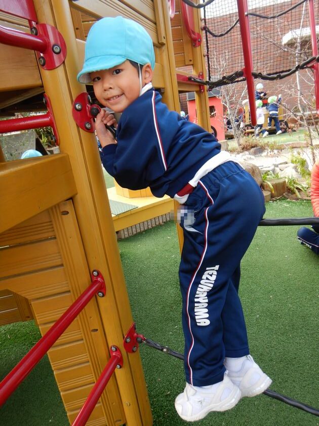 遠足ごっこを楽しむ園児