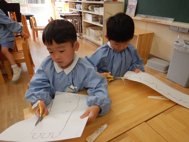 はさみを使った制作