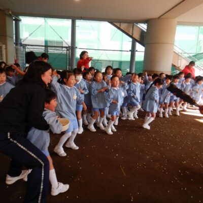 節分を楽しむ園児