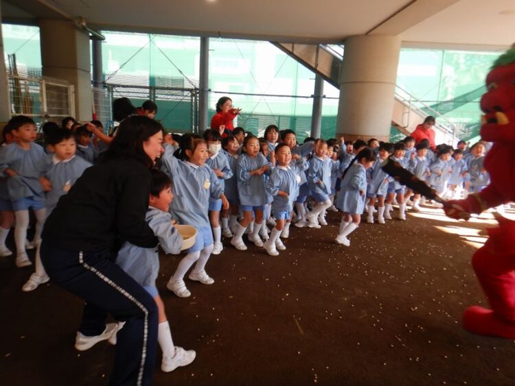 節分を楽しむ園児