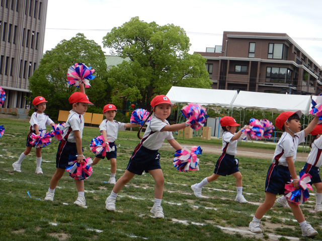 ダンスする子ども