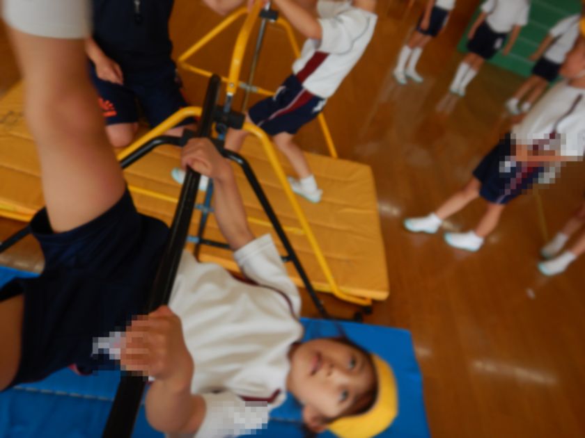 逆上がりに挑戦